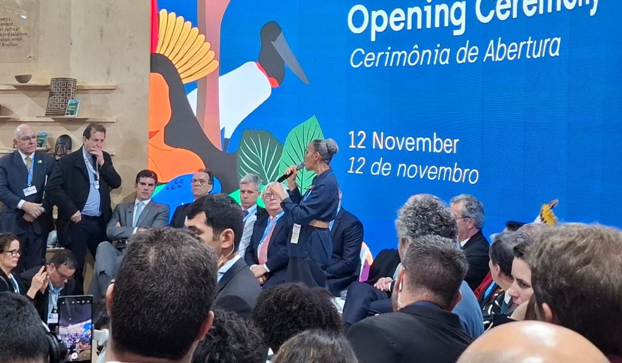 Marina Silva, ministra do Meio Ambiente, discursando na abertura do pavilhão do Brasil na COP29.