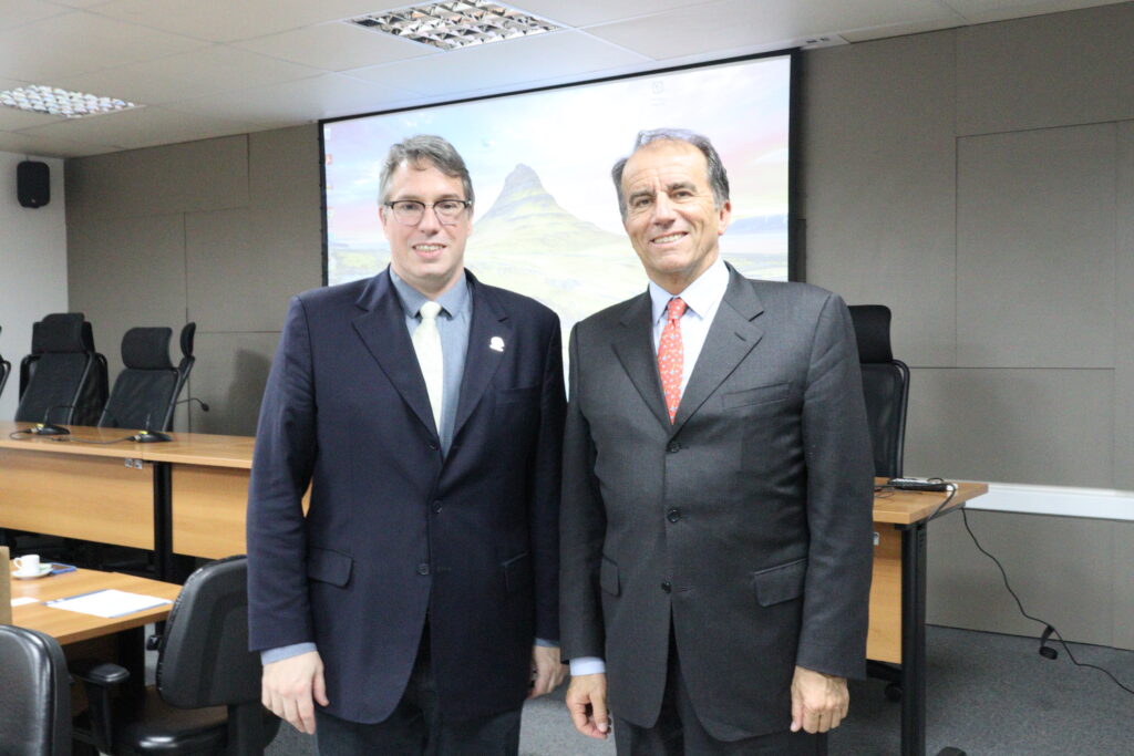 Diretor da DERI e presidente da rede magalhães