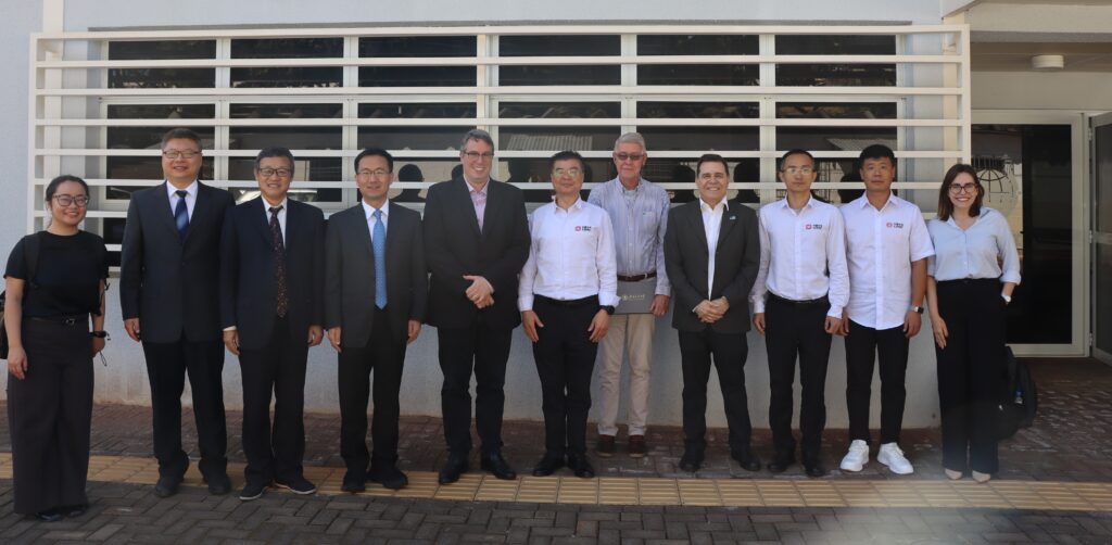 delegação da BJTU, CRRC Brasil e representantes da Unicamp