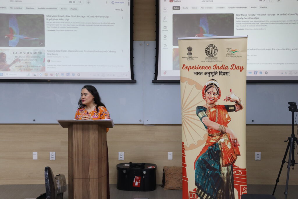 Professora Dra Luana Mattos fazendo a abertura da cerimônia