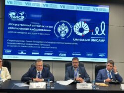 Petrilson mediando palestra