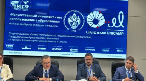 Petrilson mediando palestra