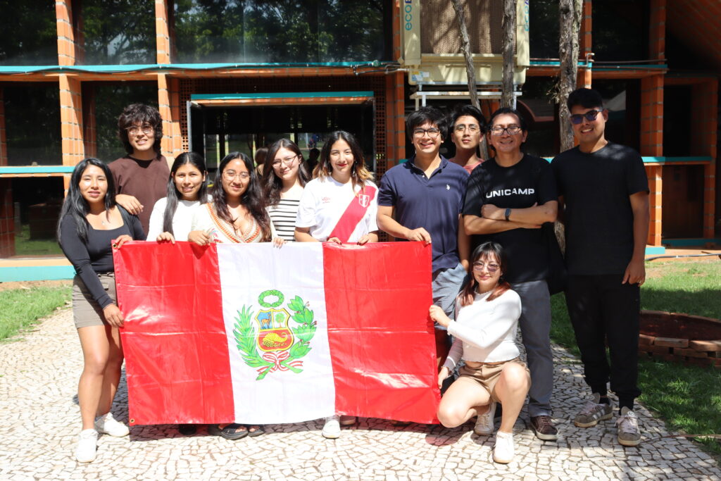 alunos com bandeira 2